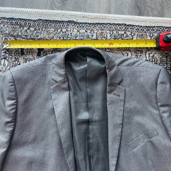 Timeless Gray Blazer - Classic, Versatile, and Perfect for Any Occasion - Picture 5 of 5